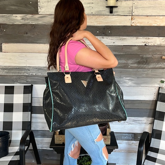 GUESS duffle/purse - Picture 7 of 11